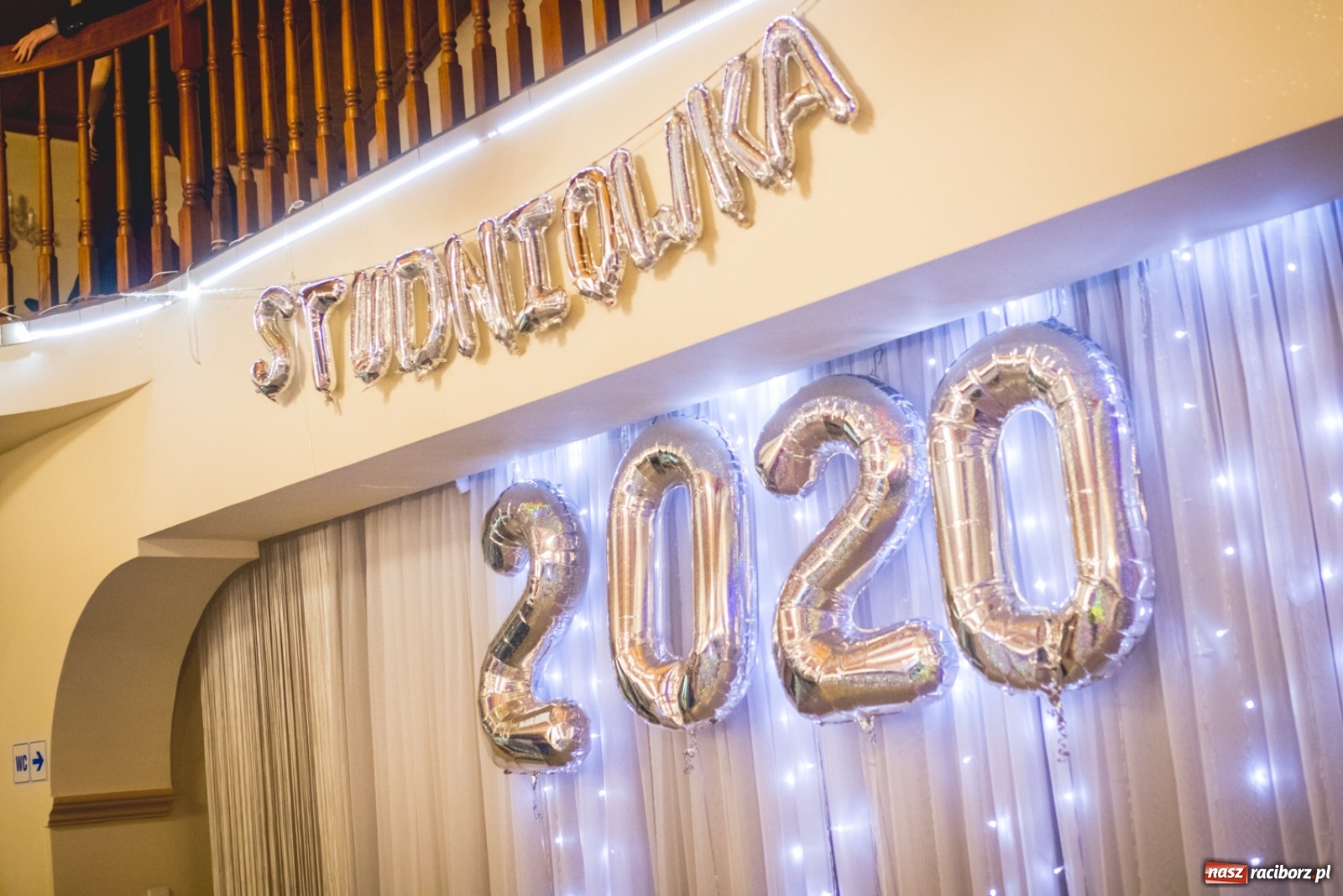 Zdjęcie w galerii na portalu naszraciborz.pl: Studniówka I LO im. Jana Kasprowicza w Raciborzu wiadomości z regionu