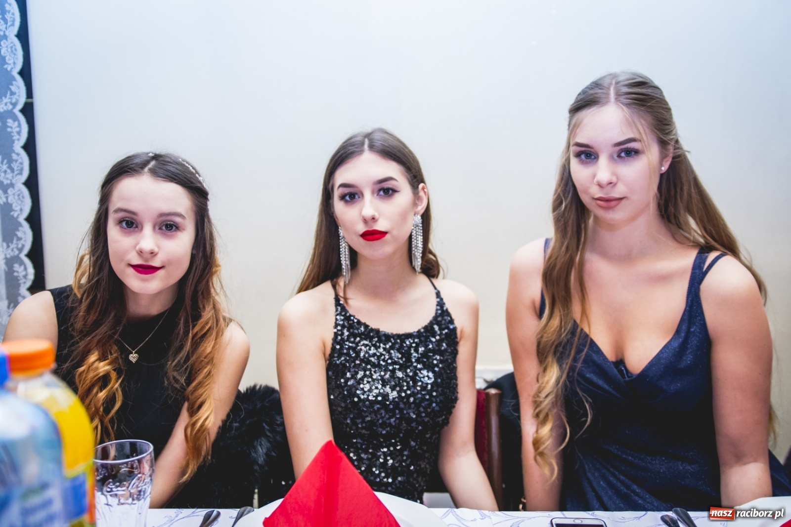 Zdjęcie w galerii na portalu naszraciborz.pl: Studniówka I LO im. Jana Kasprowicza w Raciborzu wiadomości z regionu