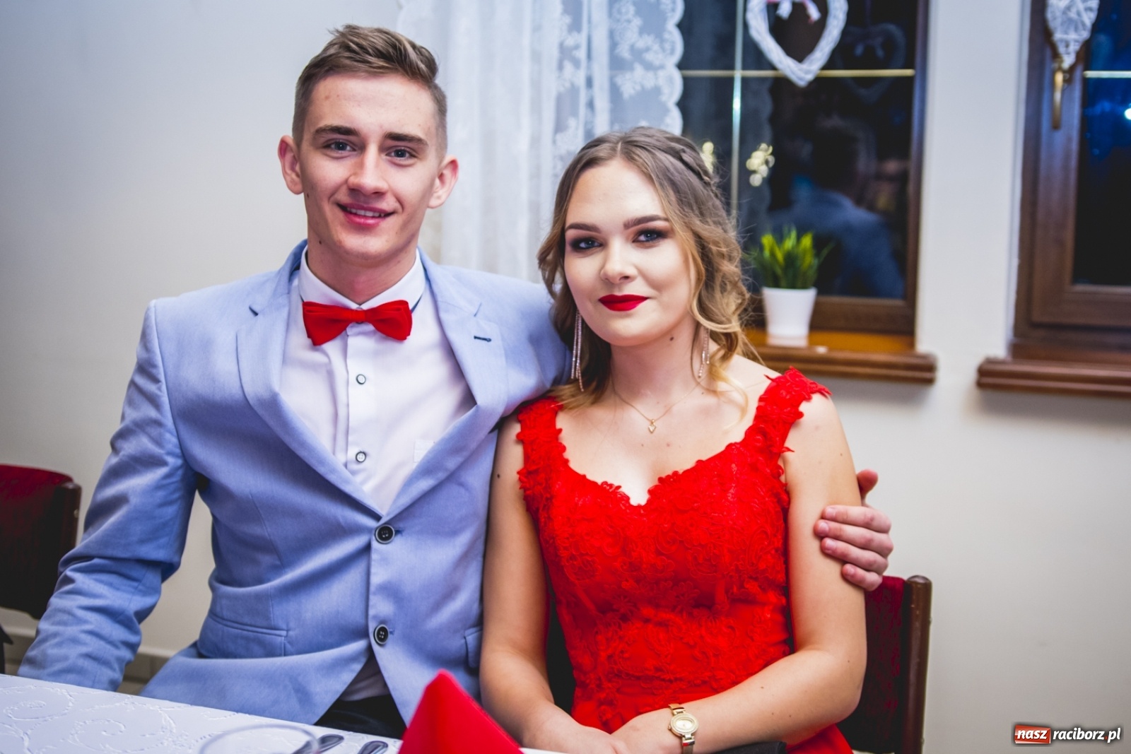 Zdjęcie w galerii na portalu naszraciborz.pl: Studniówka I LO im. Jana Kasprowicza w Raciborzu wiadomości z regionu