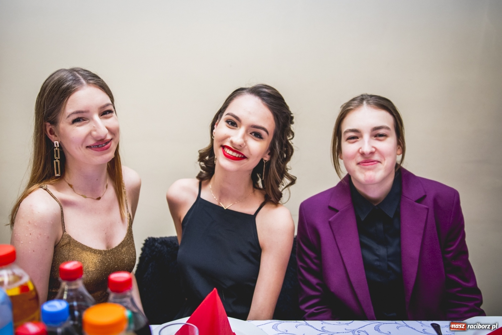 Zdjęcie w galerii na portalu naszraciborz.pl: Studniówka I LO im. Jana Kasprowicza w Raciborzu wiadomości z regionu