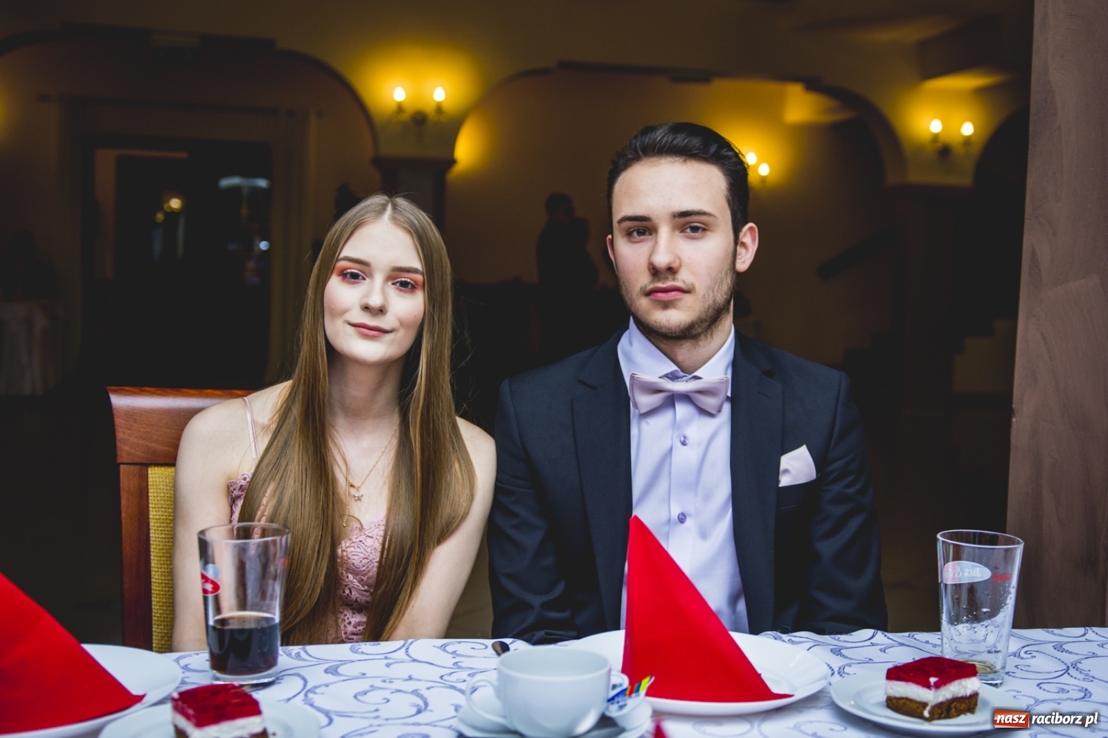 Zdjęcie w galerii na portalu naszraciborz.pl: Studniówka I LO im. Jana Kasprowicza w Raciborzu wiadomości z regionu