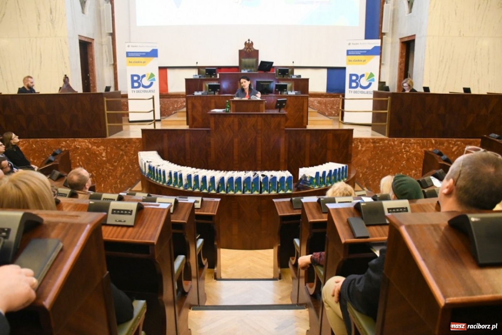 Zdjęcie w galerii na portalu naszraciborz.pl: Wręczono podziękowania dla wnioskodawców w I edycji budżetu obywatelskiego wiadomości z regionu