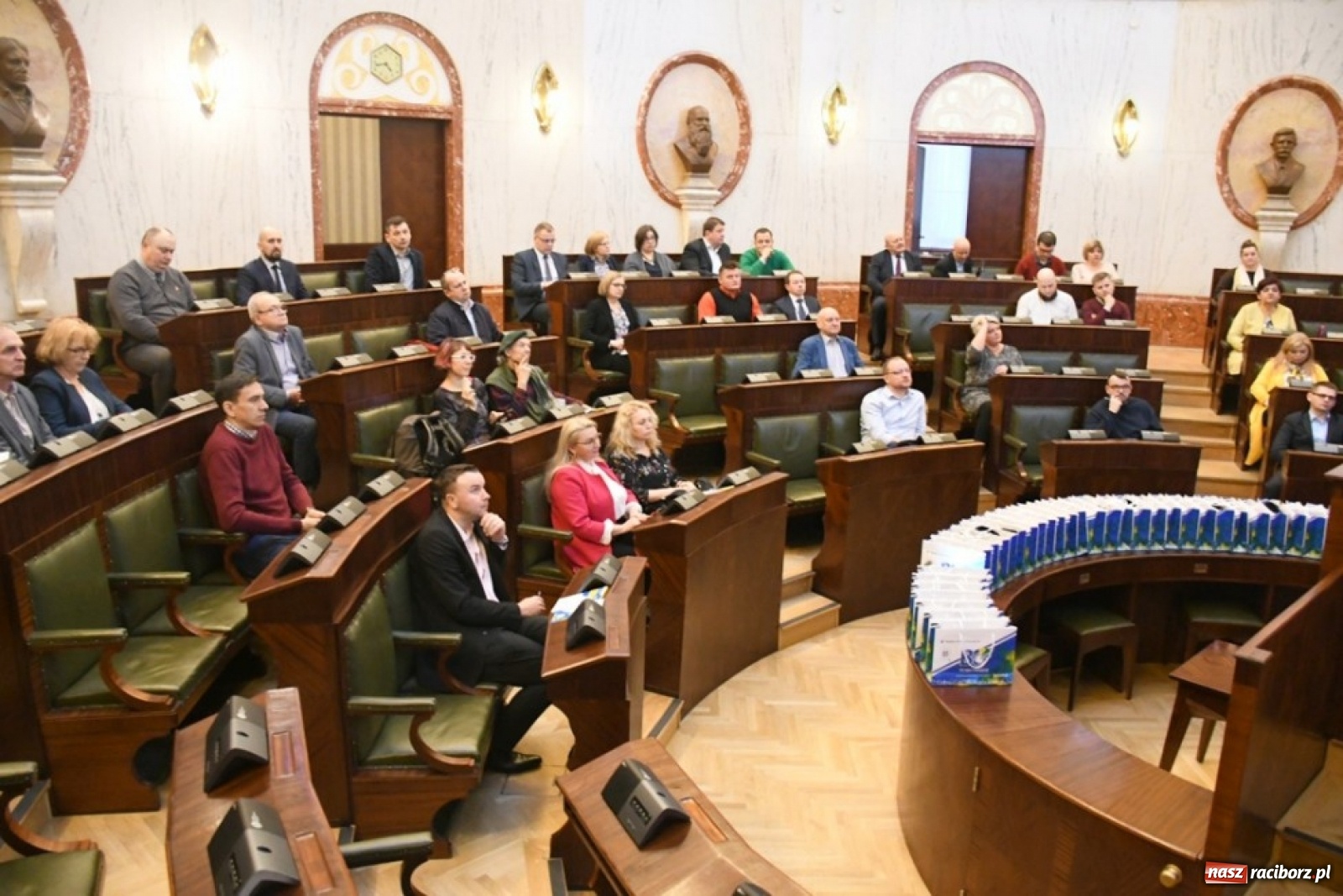 Zdjęcie w galerii na portalu naszraciborz.pl: Wręczono podziękowania dla wnioskodawców w I edycji budżetu obywatelskiego wiadomości z regionu