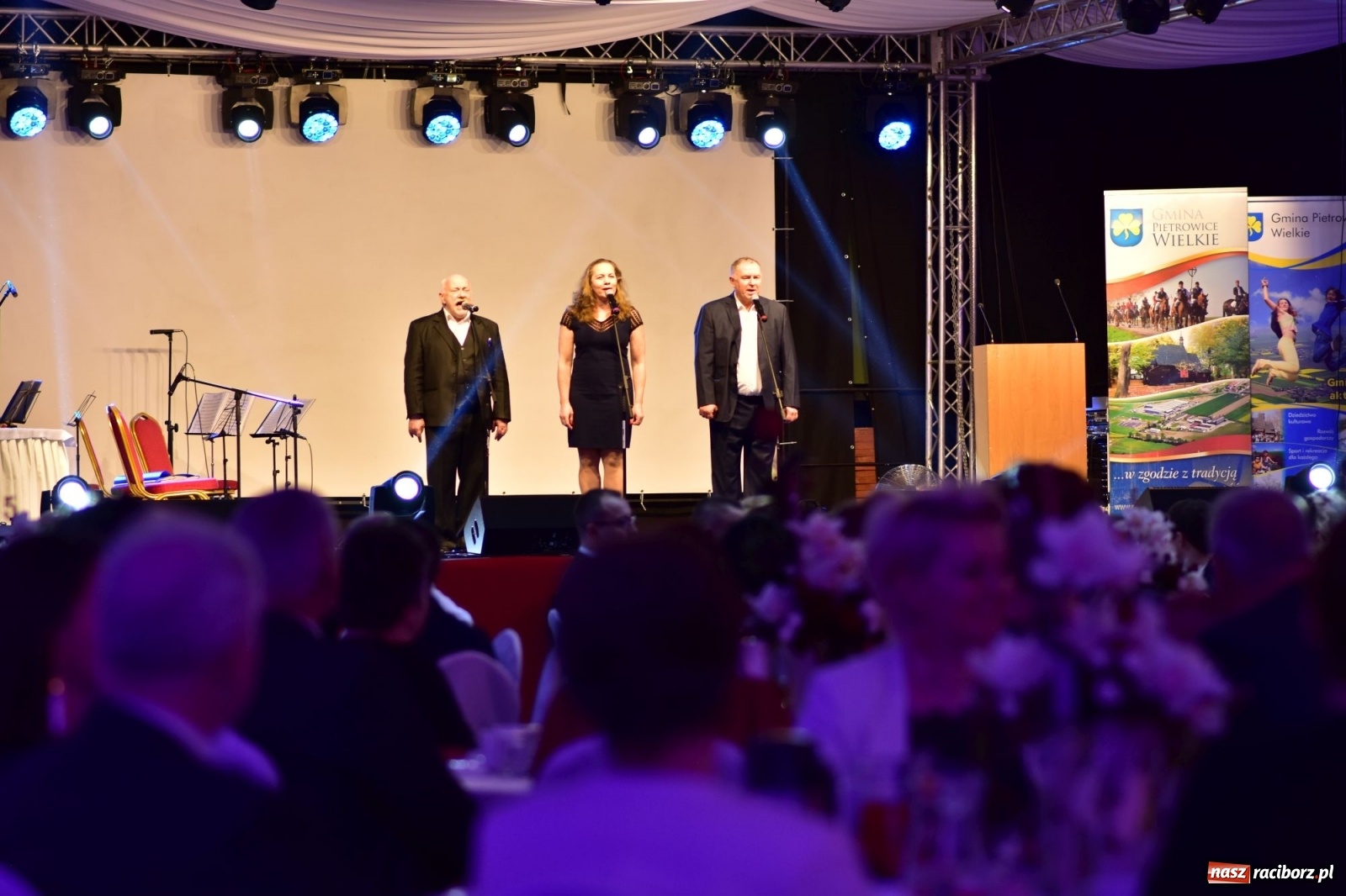 Zdjęcie w galerii na portalu naszraciborz.pl: Satyra i szampańska zabawa w Pietrowicach Wielkich  wiadomości z regionu