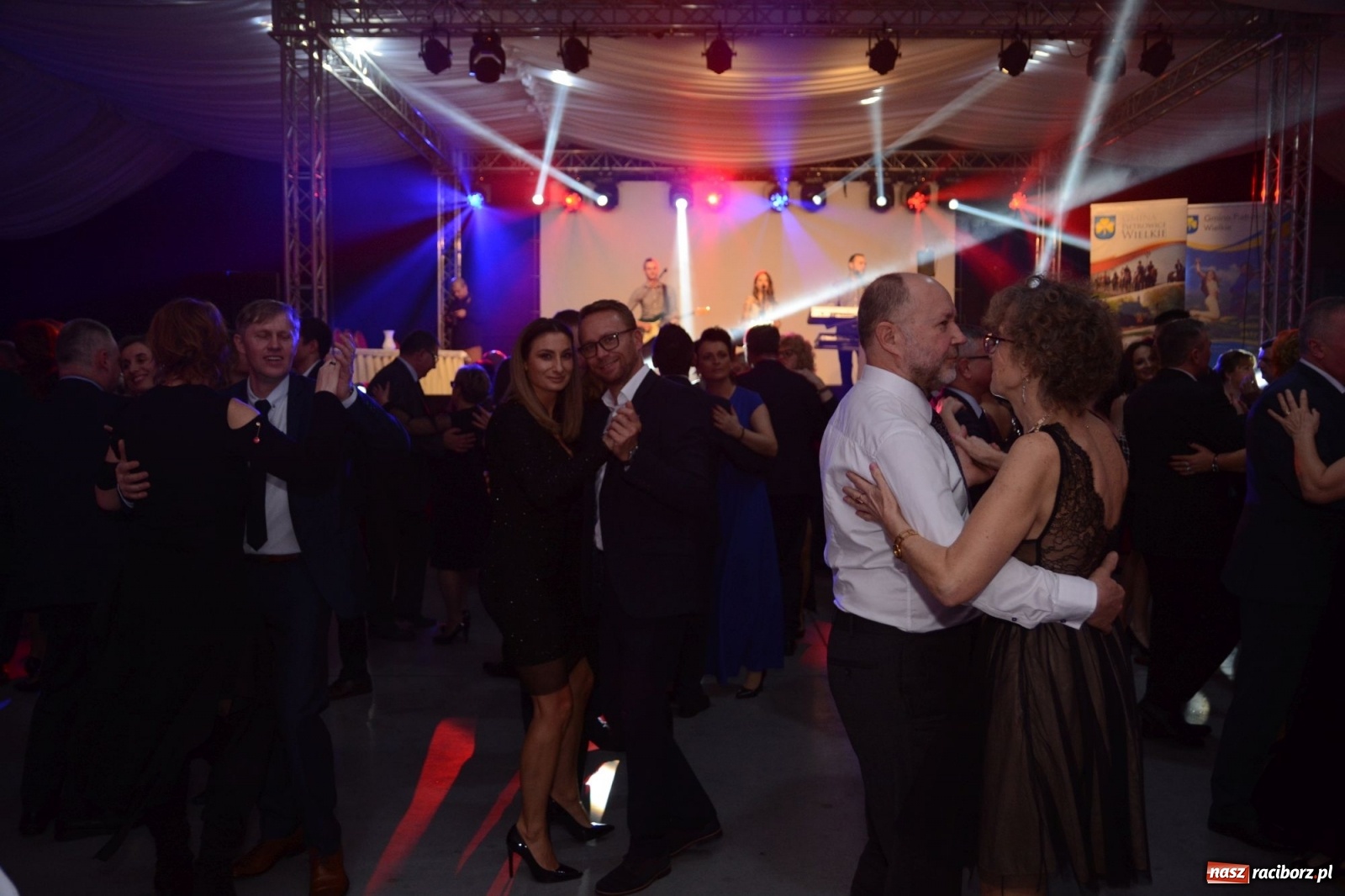 Zdjęcie w galerii na portalu naszraciborz.pl: Satyra i szampańska zabawa w Pietrowicach Wielkich  wiadomości z regionu