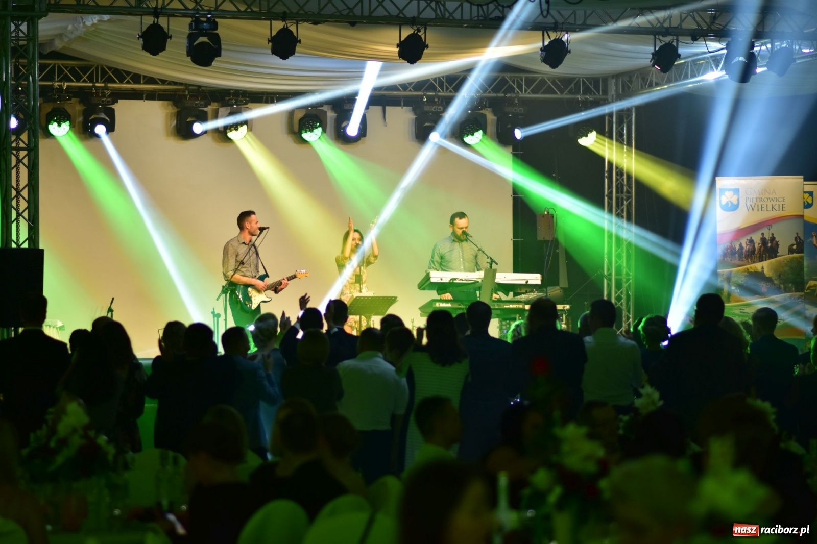 Zdjęcie w galerii na portalu naszraciborz.pl: Satyra i szampańska zabawa w Pietrowicach Wielkich  wiadomości z regionu