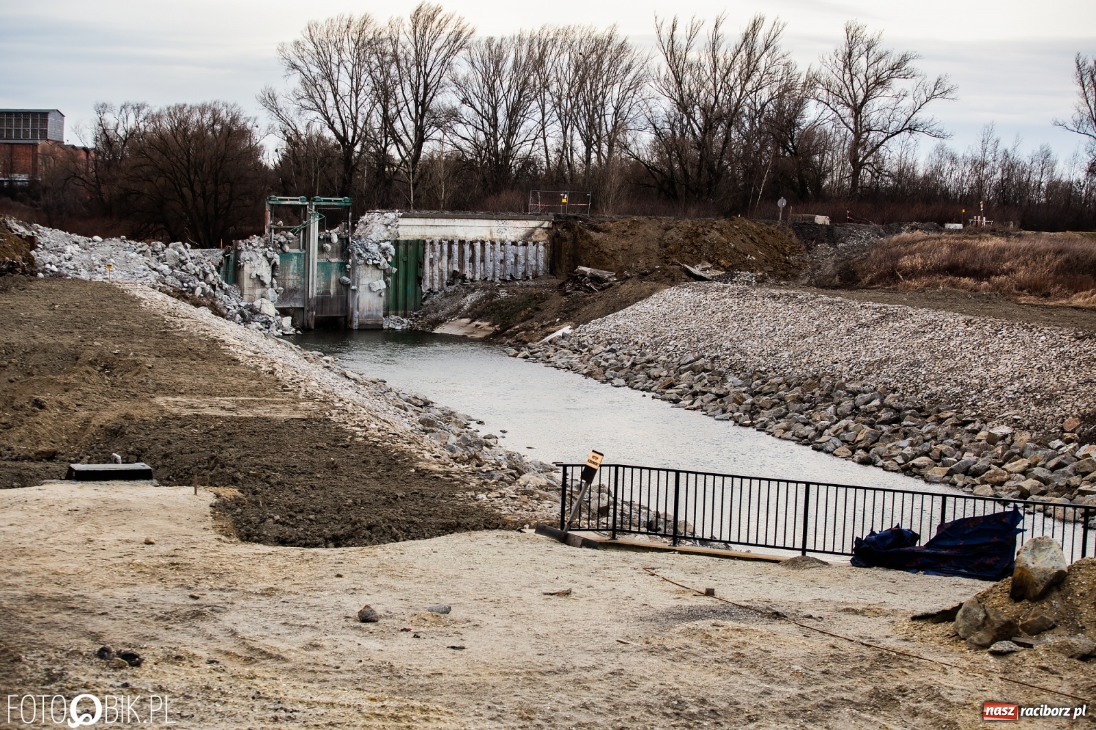Zdjęcie w galerii na portalu naszraciborz.pl: Śluza Rafako przechodzi do historii [FOTO i WIDEO]  wiadomości z regionu