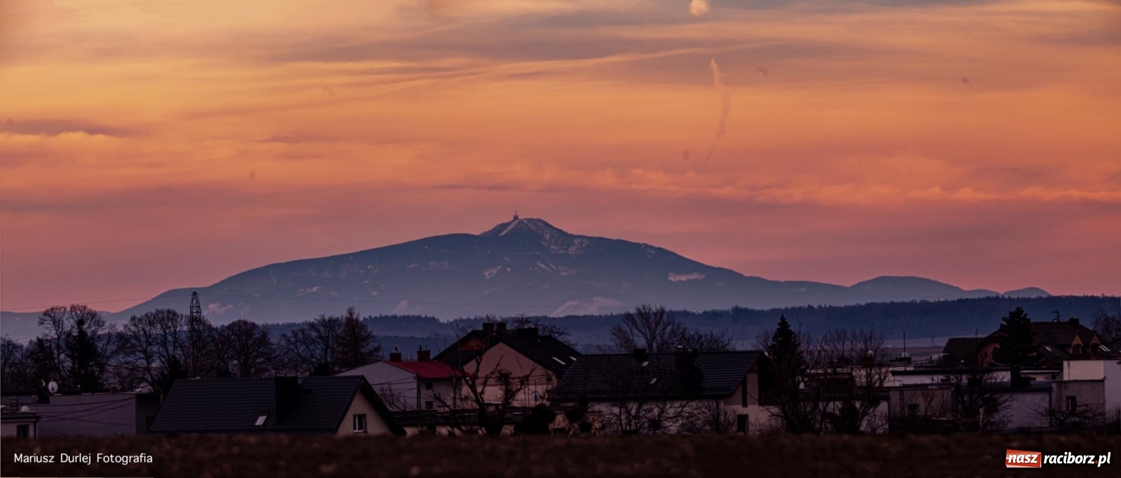 Zdjęcie w galerii na portalu naszraciborz.pl: Denis oczyścił powietrze i pokazał Łysą Górę. Niesamowity widok z Raciborza wiadomości z regionu