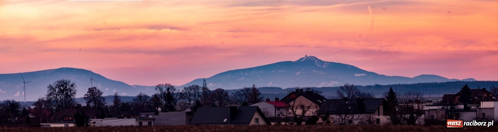 Zdjęcie w galerii na portalu naszraciborz.pl: Denis oczyścił powietrze i pokazał Łysą Górę. Niesamowity widok z Raciborza wiadomości z regionu