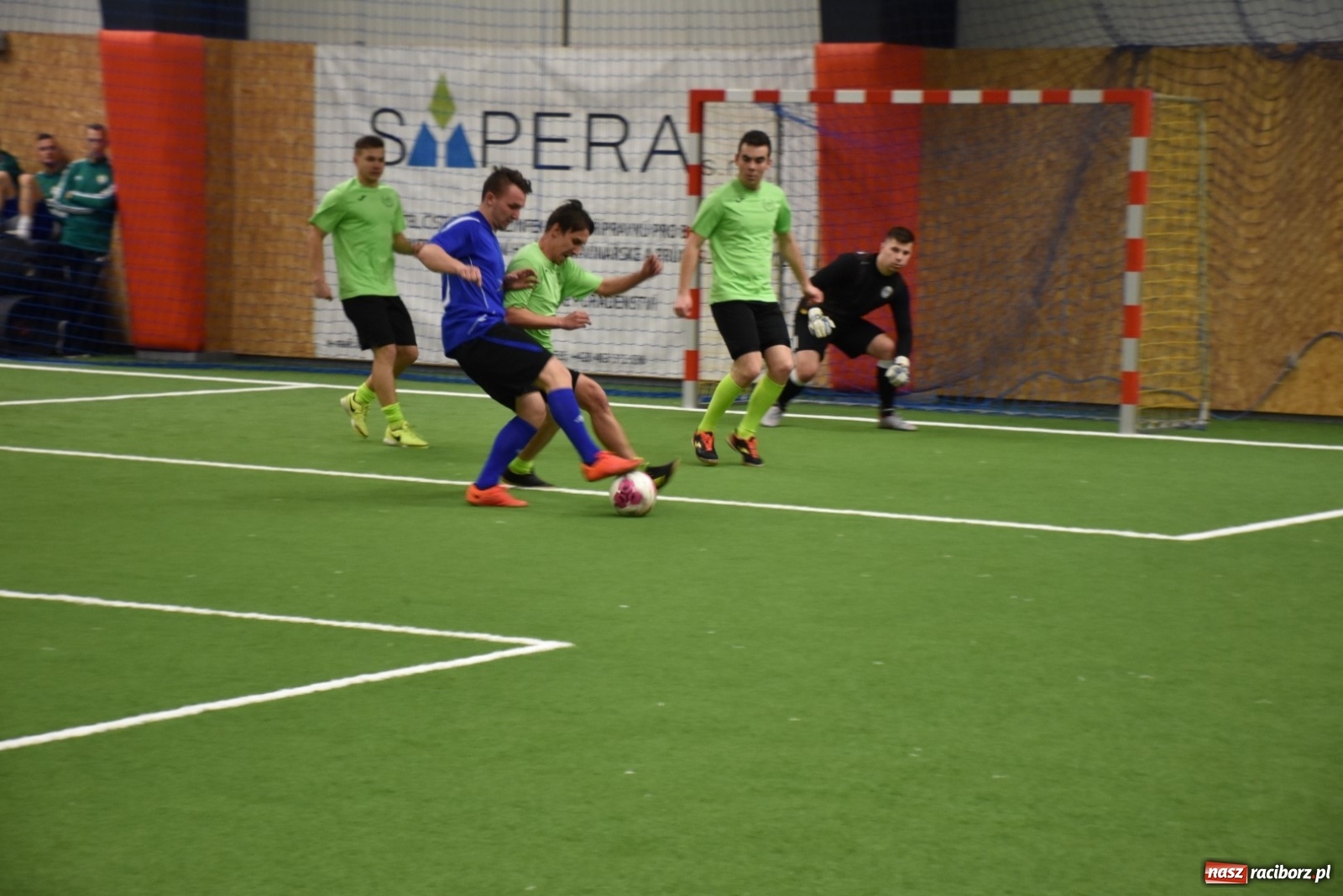 Zdjęcie w galerii na portalu naszraciborz.pl: Piłkarze LKS Tworków z Pucharem Wójta wiadomości z regionu