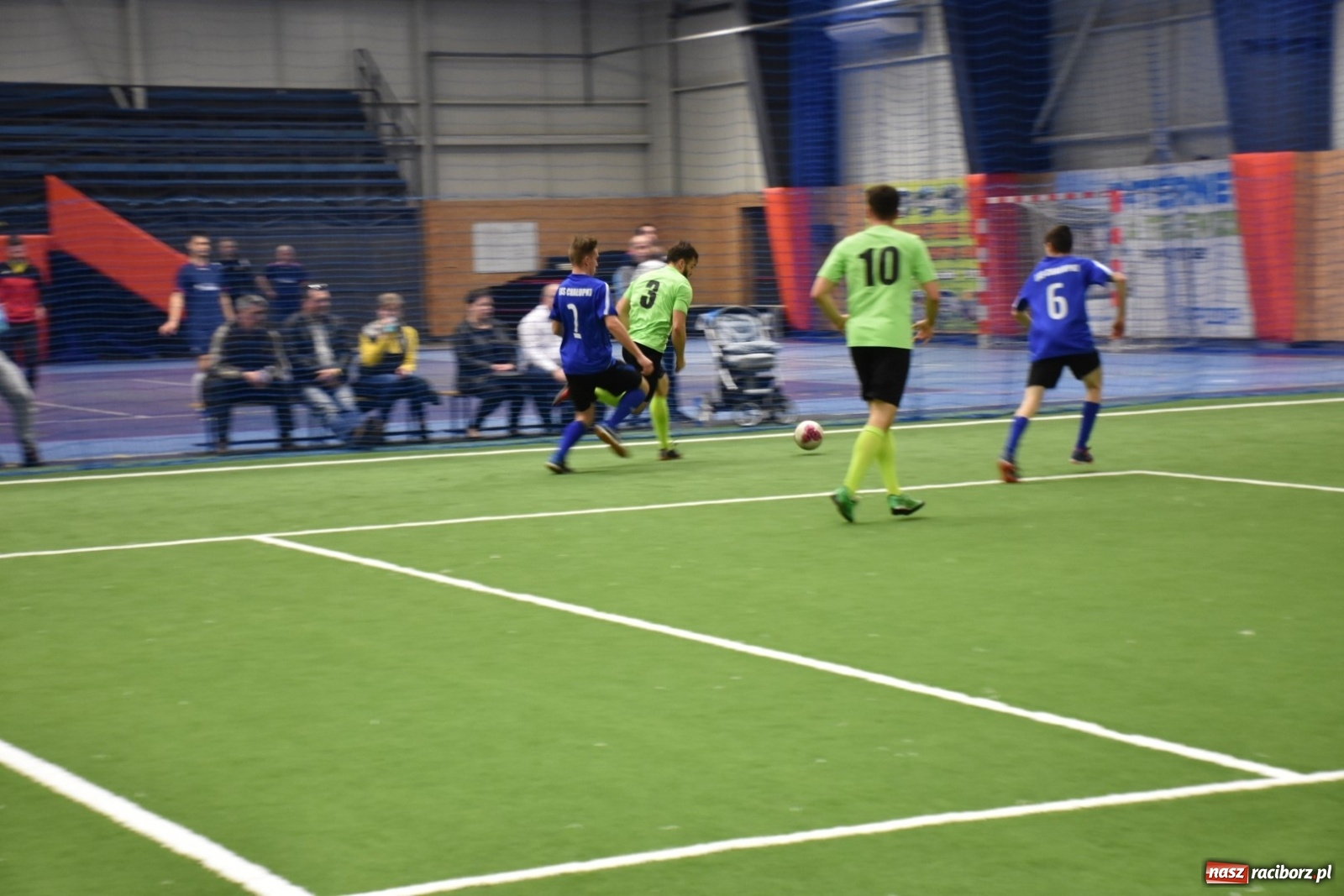 Zdjęcie w galerii na portalu naszraciborz.pl: Piłkarze LKS Tworków z Pucharem Wójta wiadomości z regionu