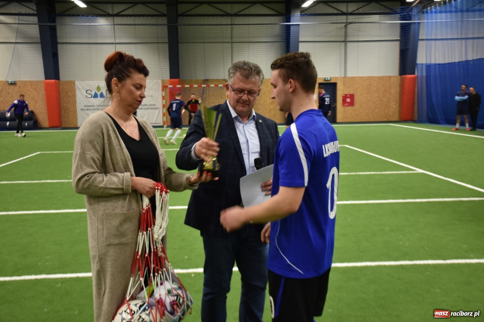 Zdjęcie w galerii na portalu naszraciborz.pl: Piłkarze LKS Tworków z Pucharem Wójta wiadomości z regionu