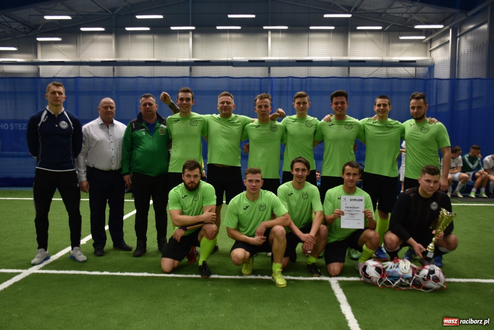 Zdjęcie w galerii na portalu naszraciborz.pl: Piłkarze LKS Tworków z Pucharem Wójta wiadomości z regionu