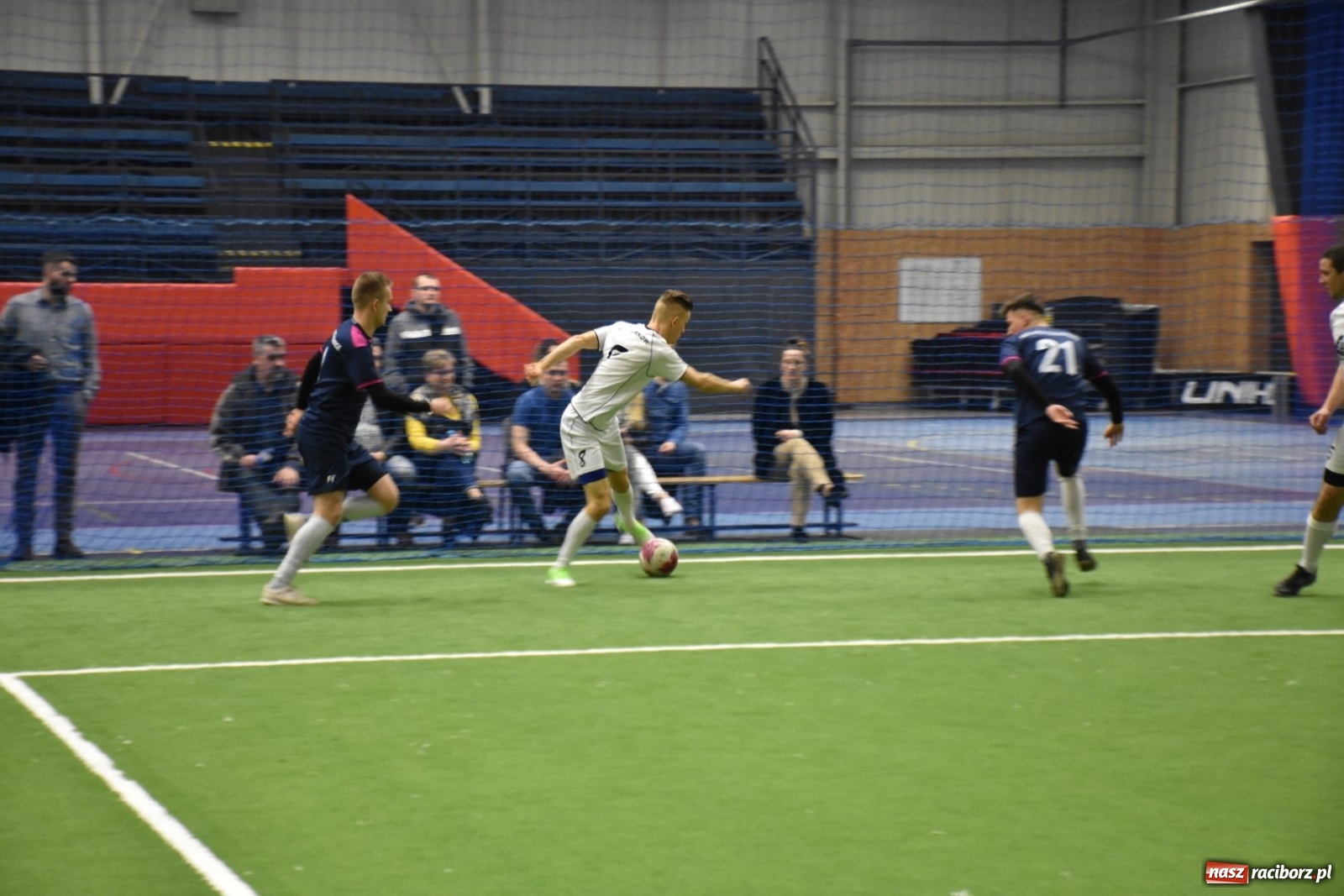 Zdjęcie w galerii na portalu naszraciborz.pl: Piłkarze LKS Tworków z Pucharem Wójta wiadomości z regionu