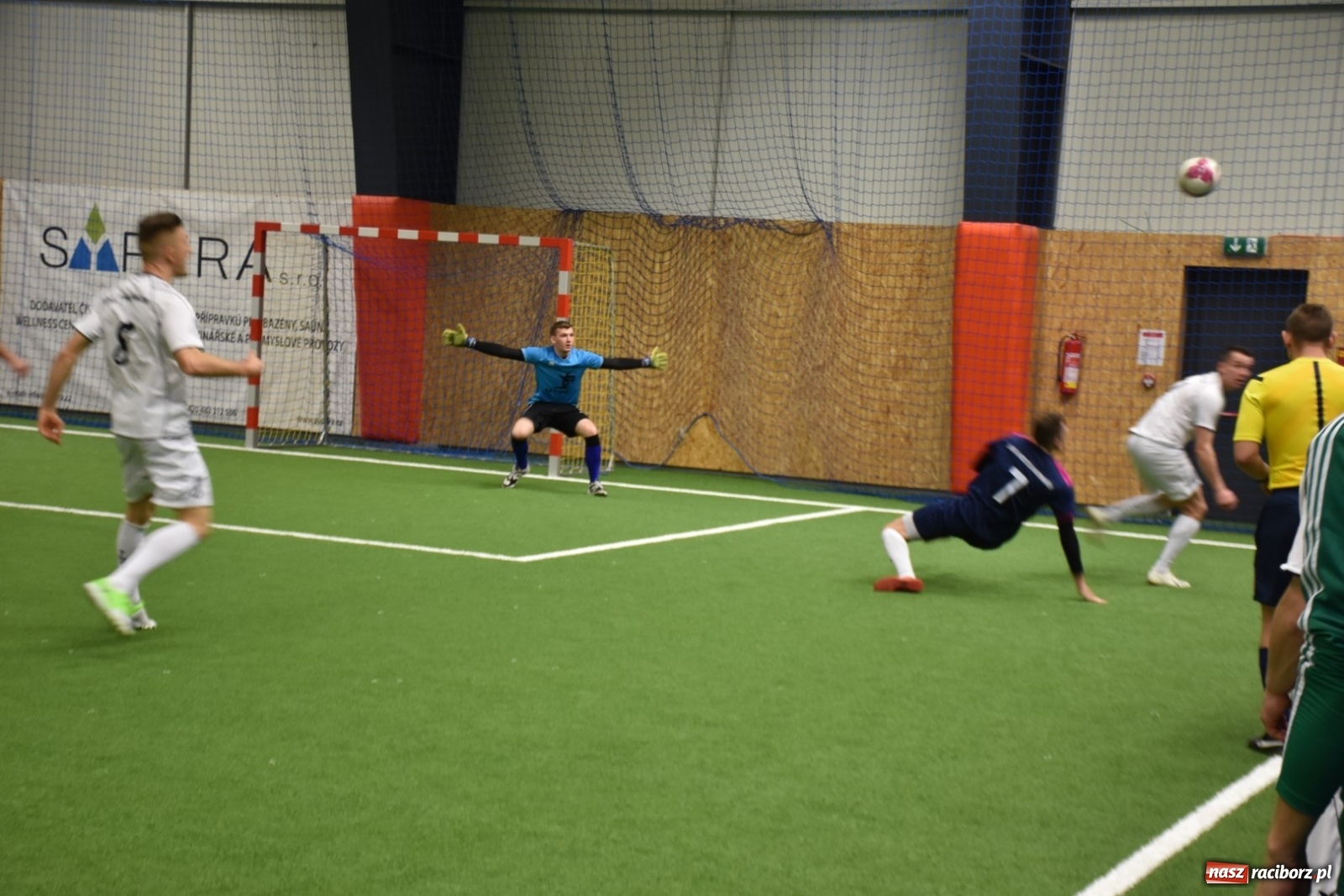 Zdjęcie w galerii na portalu naszraciborz.pl: Piłkarze LKS Tworków z Pucharem Wójta wiadomości z regionu