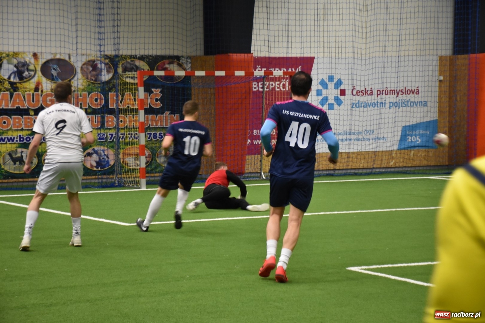 Zdjęcie w galerii na portalu naszraciborz.pl: Piłkarze LKS Tworków z Pucharem Wójta wiadomości z regionu