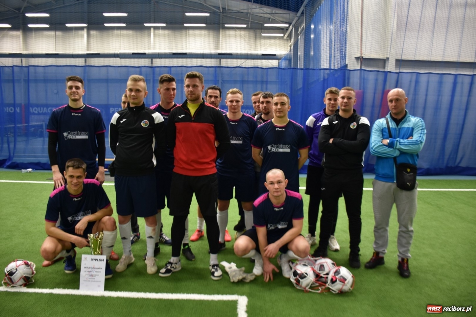 Zdjęcie w galerii na portalu naszraciborz.pl: Piłkarze LKS Tworków z Pucharem Wójta wiadomości z regionu