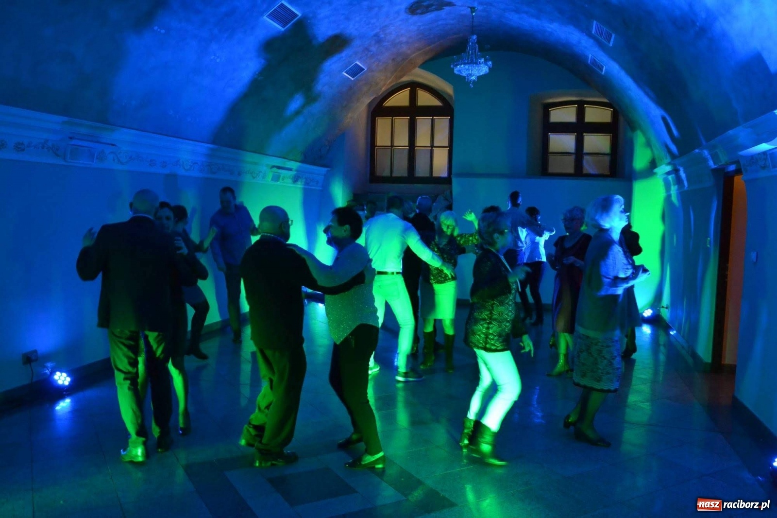 Zdjęcie w galerii na portalu naszraciborz.pl: Na zamku bawili się w rytmach discofoxa [FOTO i WIDEO] wiadomości z regionu