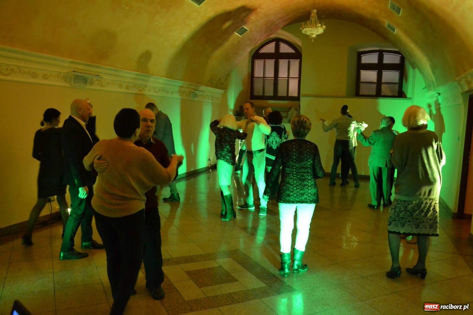 Zdjęcie w galerii na portalu naszraciborz.pl: Na zamku bawili się w rytmach discofoxa [FOTO i WIDEO] wiadomości z regionu