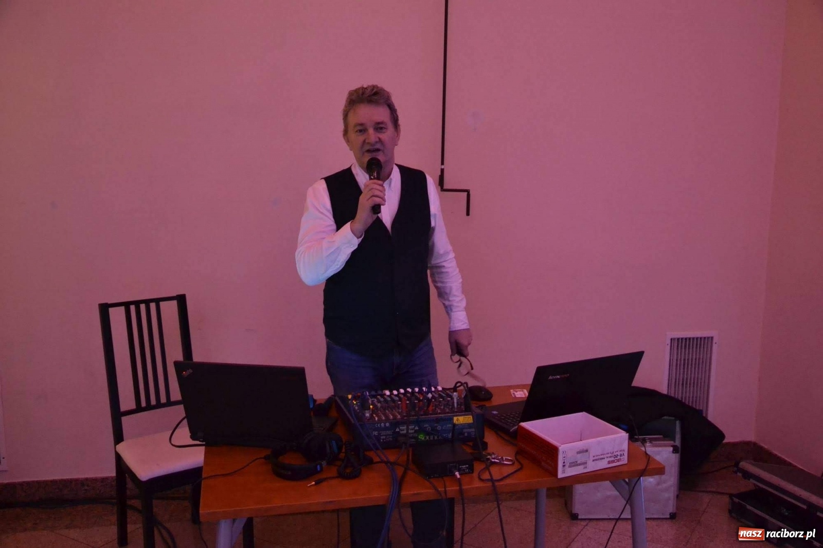 Zdjęcie w galerii na portalu naszraciborz.pl: Na zamku bawili się w rytmach discofoxa [FOTO i WIDEO] wiadomości z regionu