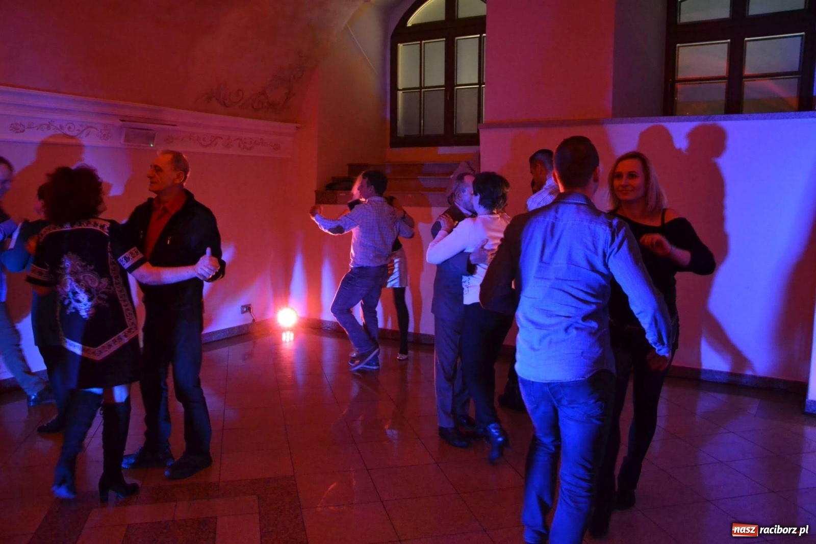 Zdjęcie w galerii na portalu naszraciborz.pl: Na zamku bawili się w rytmach discofoxa [FOTO i WIDEO] wiadomości z regionu