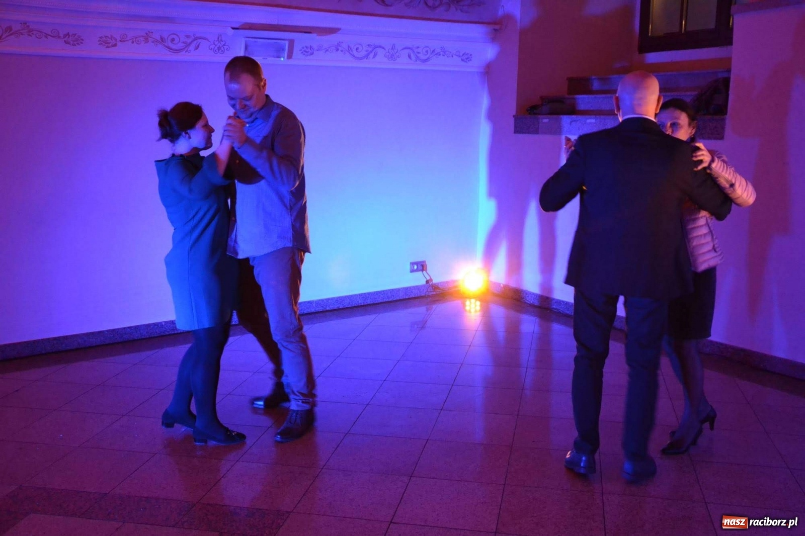 Zdjęcie w galerii na portalu naszraciborz.pl: Na zamku bawili się w rytmach discofoxa [FOTO i WIDEO] wiadomości z regionu