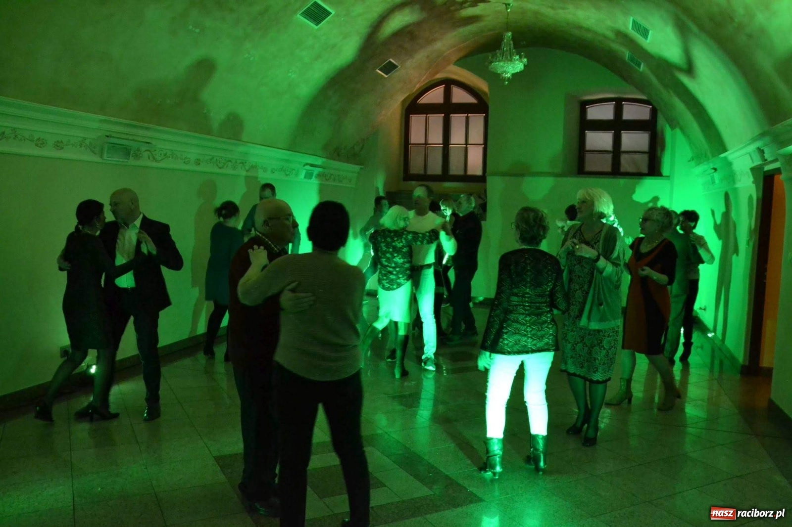 Zdjęcie w galerii na portalu naszraciborz.pl: Na zamku bawili się w rytmach discofoxa [FOTO i WIDEO] wiadomości z regionu