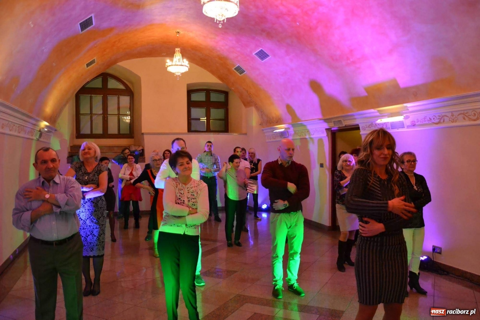 Zdjęcie w galerii na portalu naszraciborz.pl: Na zamku bawili się w rytmach discofoxa [FOTO i WIDEO] wiadomości z regionu