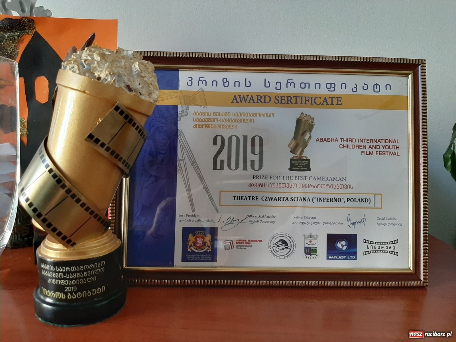 Zdjęcie w galerii na portalu naszraciborz.pl: Grupa teatralna Czwarta Ściana z MDK z międzynarodową nagrodą wiadomości z regionu