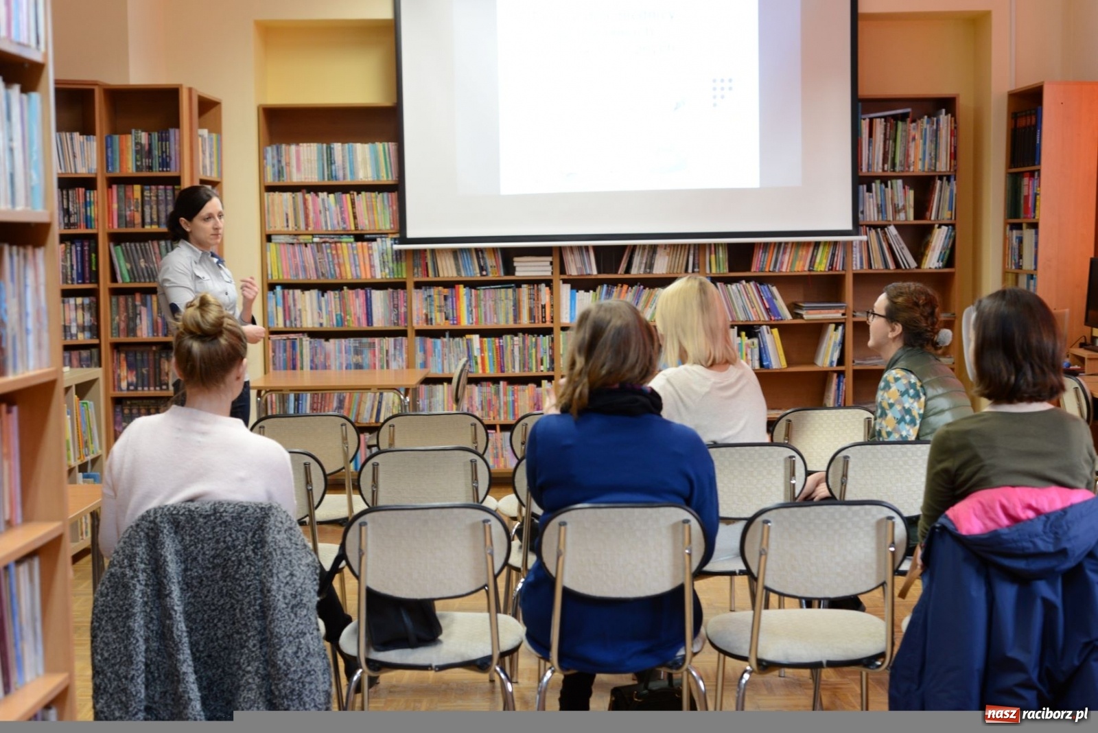Zdjęcie w galerii na portalu naszraciborz.pl: Biblioteka w Ocicach na zdrowie: fizjoterapia dna miednicy  wiadomości z regionu