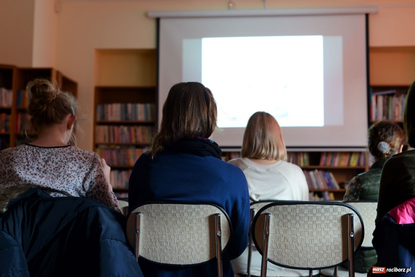 Zdjęcie w galerii na portalu naszraciborz.pl: Biblioteka w Ocicach na zdrowie: fizjoterapia dna miednicy  wiadomości z regionu