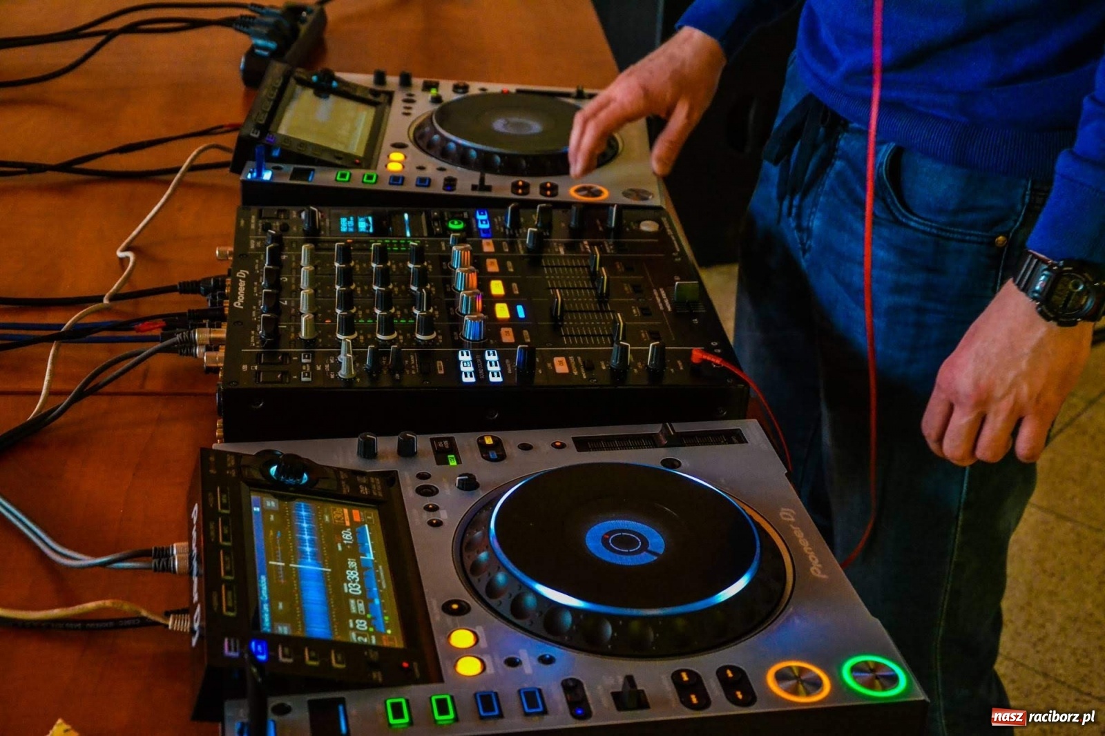 Zdjęcie w galerii na portalu naszraciborz.pl: Na zamku trwa zimowy kurs dj'ski  wiadomości z regionu