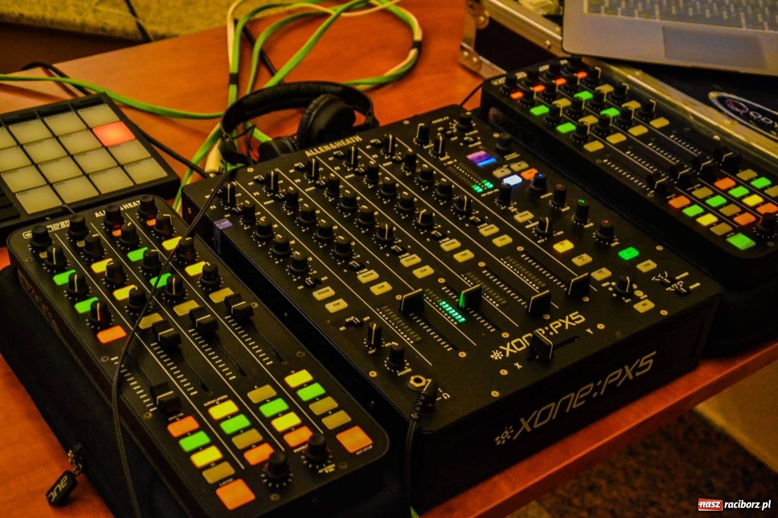 Zdjęcie w galerii na portalu naszraciborz.pl: Na zamku trwa zimowy kurs dj'ski  wiadomości z regionu