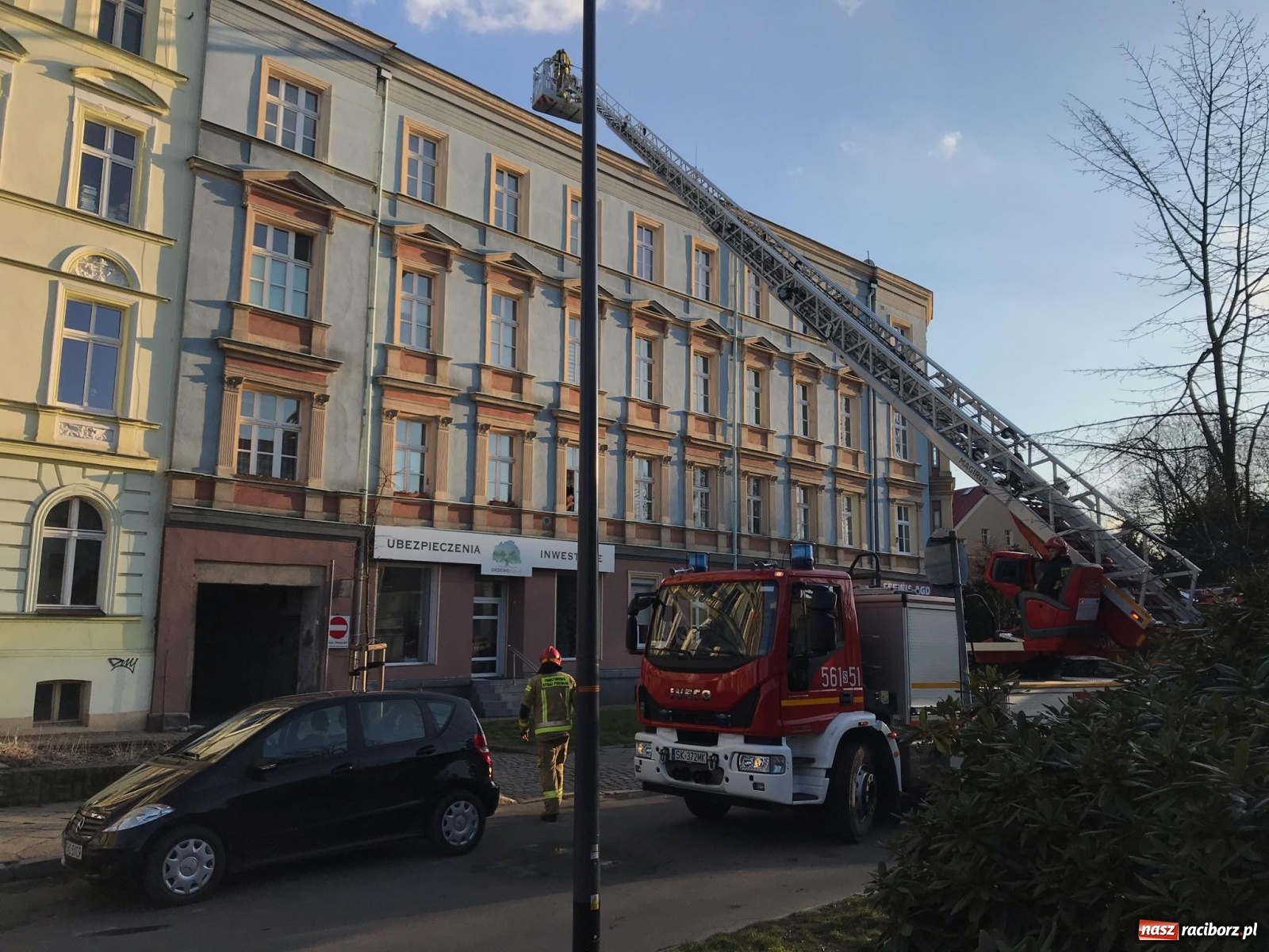 Zdjęcie w galerii na portalu naszraciborz.pl: Akcja strażaków na placu Wolności [FOTO] wiadomości z regionu