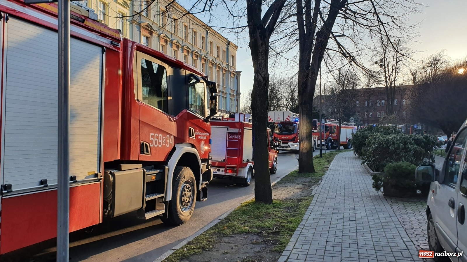 Zdjęcie w galerii na portalu naszraciborz.pl: Akcja strażaków na placu Wolności [FOTO] wiadomości z regionu