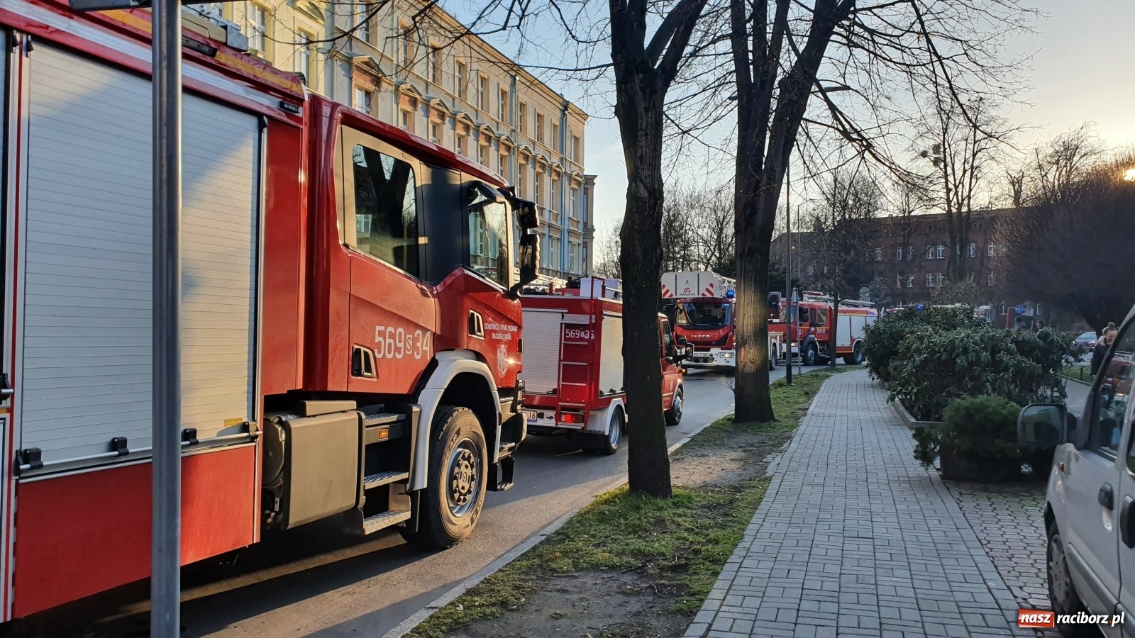 Zdjęcie w galerii na portalu naszraciborz.pl: Akcja strażaków na placu Wolności [FOTO] wiadomości z regionu