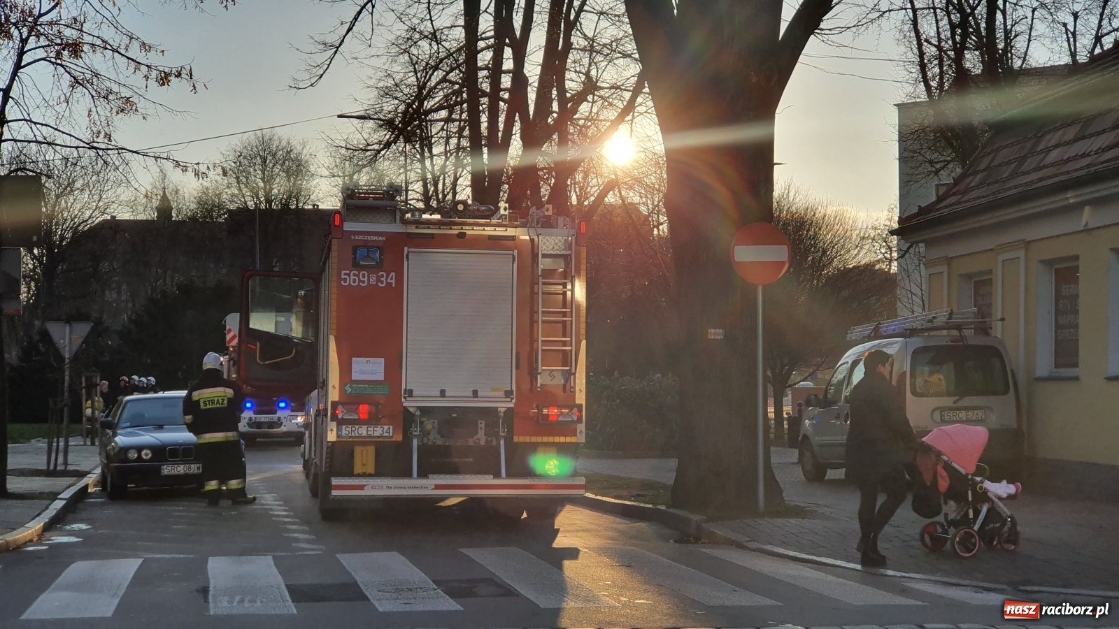 Zdjęcie w galerii na portalu naszraciborz.pl: Akcja strażaków na placu Wolności [FOTO] wiadomości z regionu