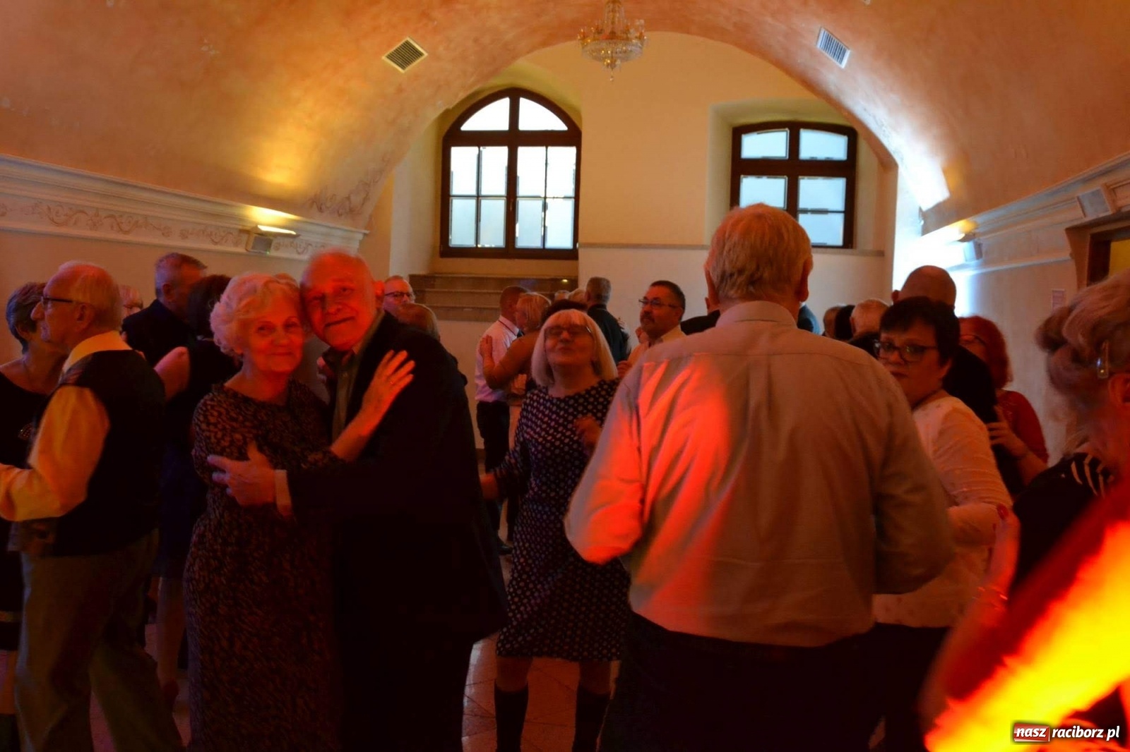 Zdjęcie w galerii na portalu naszraciborz.pl: Pączki i taneczne pląsy. Tłusty czwartek seniorów na zamku  wiadomości z regionu