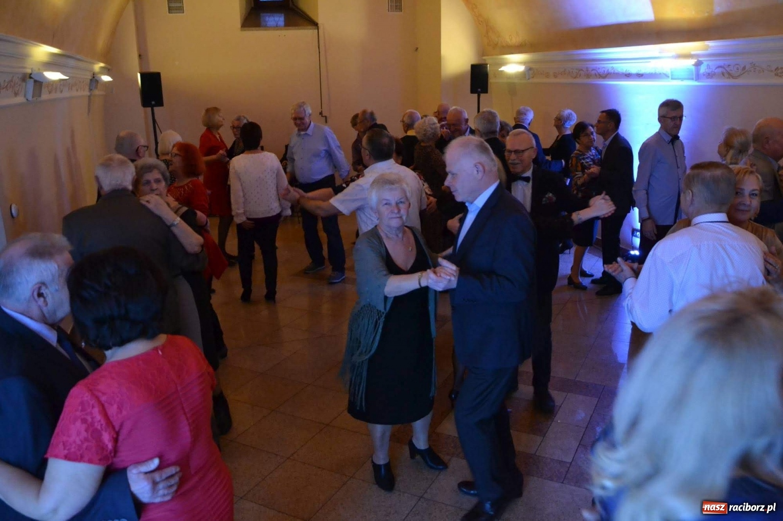 Zdjęcie w galerii na portalu naszraciborz.pl: Pączki i taneczne pląsy. Tłusty czwartek seniorów na zamku  wiadomości z regionu