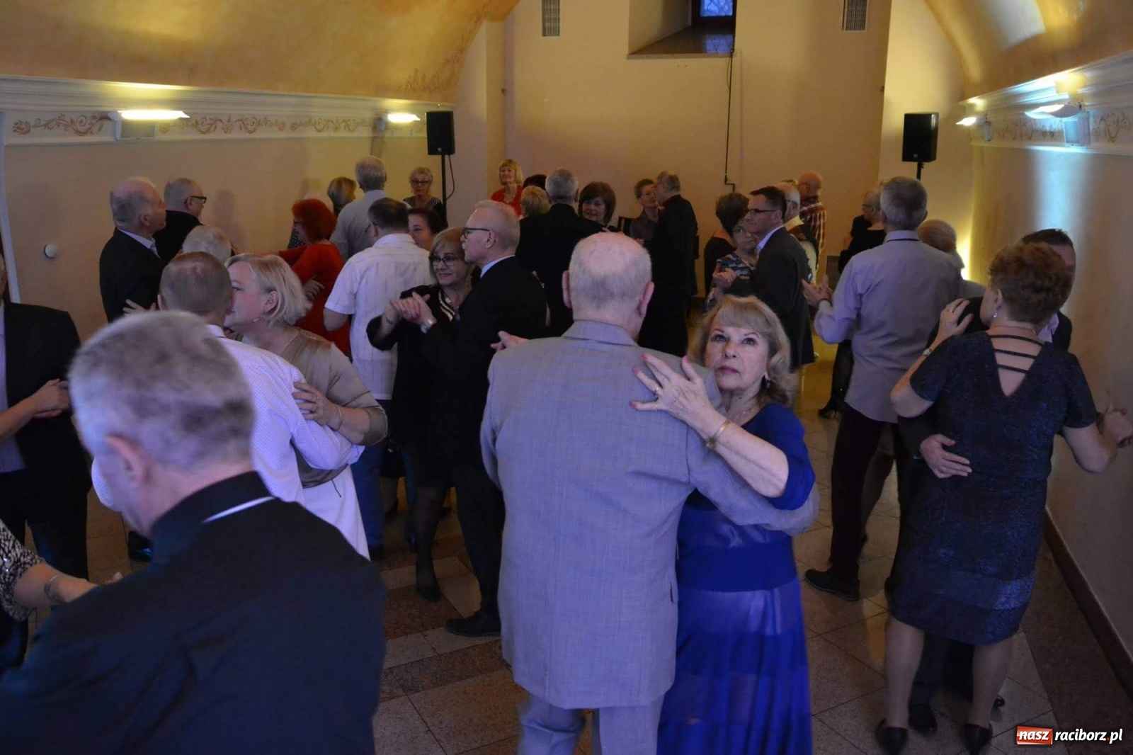 Zdjęcie w galerii na portalu naszraciborz.pl: Pączki i taneczne pląsy. Tłusty czwartek seniorów na zamku  wiadomości z regionu
