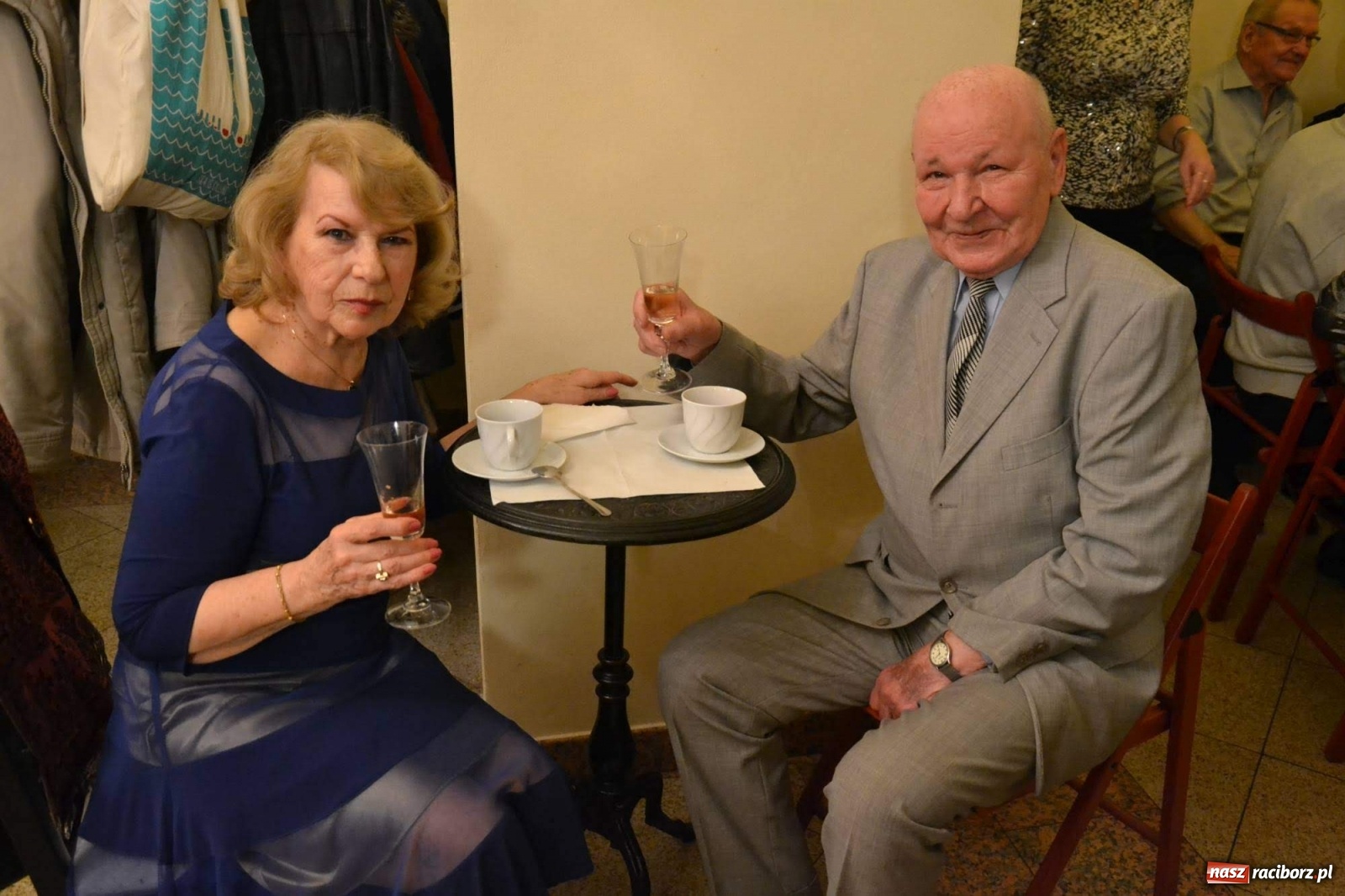 Zdjęcie w galerii na portalu naszraciborz.pl: Pączki i taneczne pląsy. Tłusty czwartek seniorów na zamku  wiadomości z regionu