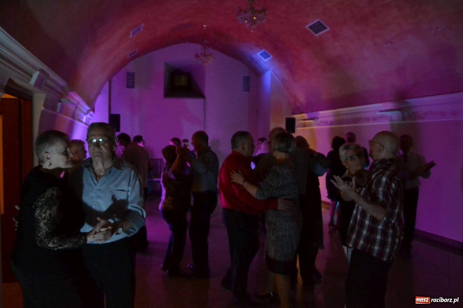 Zdjęcie w galerii na portalu naszraciborz.pl: Pączki i taneczne pląsy. Tłusty czwartek seniorów na zamku  wiadomości z regionu