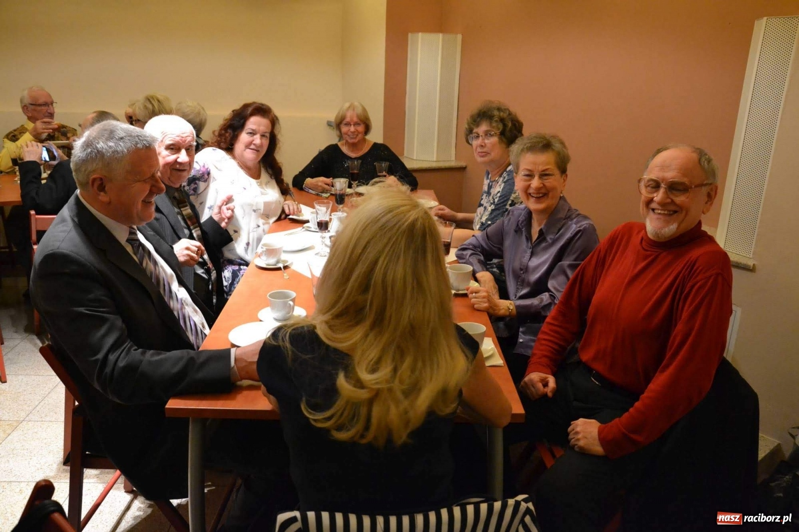 Zdjęcie w galerii na portalu naszraciborz.pl: Pączki i taneczne pląsy. Tłusty czwartek seniorów na zamku  wiadomości z regionu