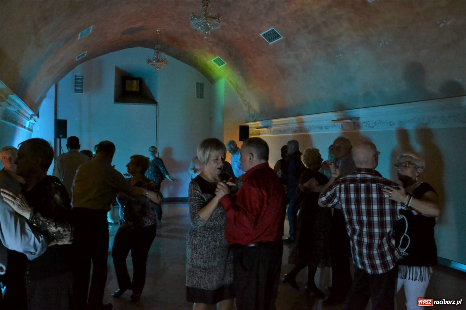 Zdjęcie w galerii na portalu naszraciborz.pl: Pączki i taneczne pląsy. Tłusty czwartek seniorów na zamku  wiadomości z regionu