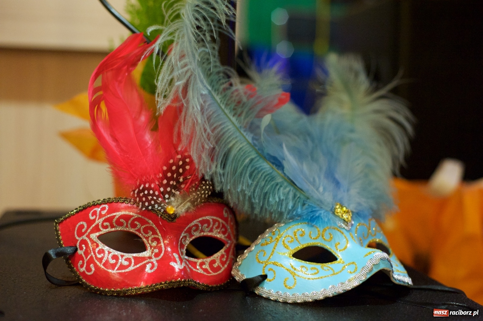 Zdjęcie w galerii na portalu naszraciborz.pl: Jadą wozy kolorowe, czyli babski comber w Tworkowie  wiadomości z regionu