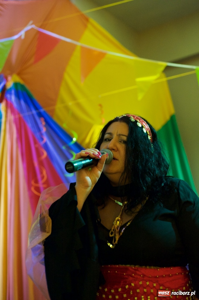 Zdjęcie w galerii na portalu naszraciborz.pl: Jadą wozy kolorowe, czyli babski comber w Tworkowie  wiadomości z regionu