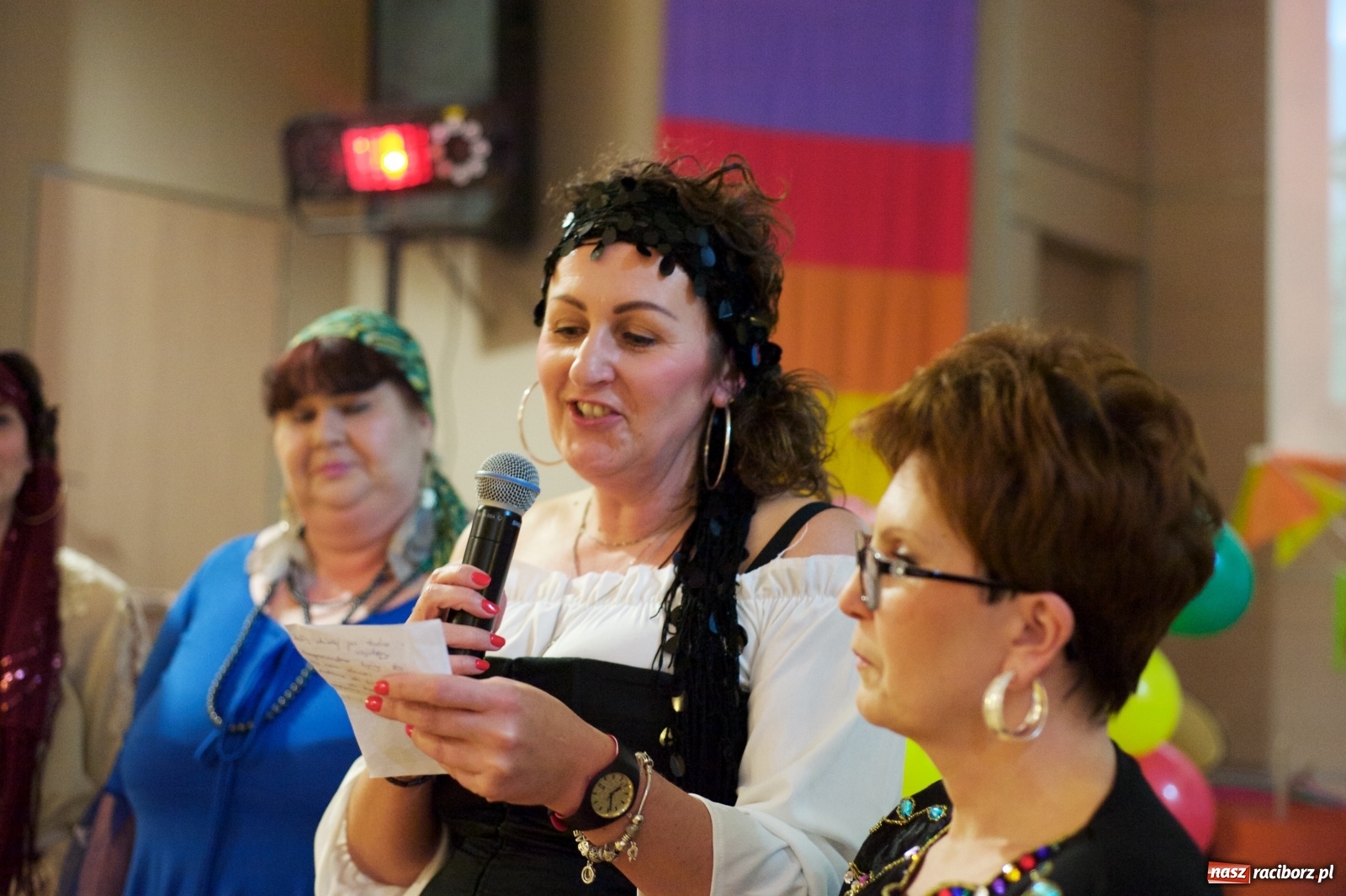 Zdjęcie w galerii na portalu naszraciborz.pl: Jadą wozy kolorowe, czyli babski comber w Tworkowie  wiadomości z regionu