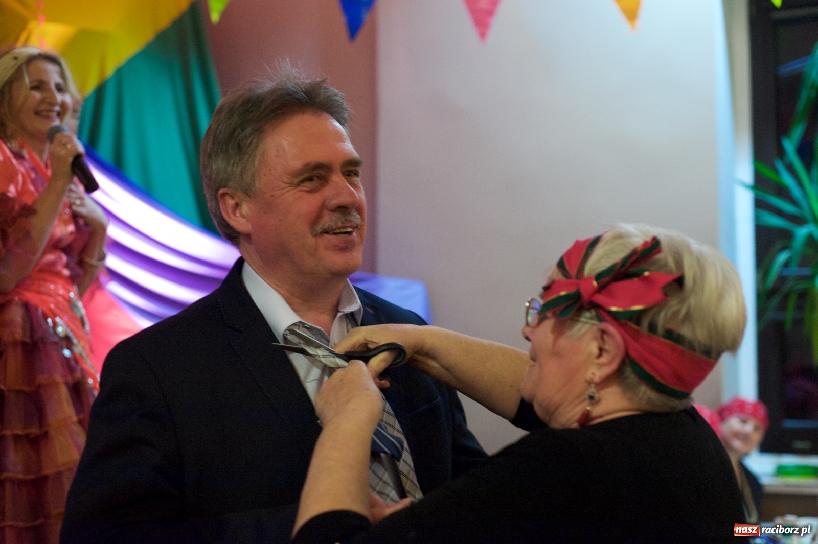 Zdjęcie w galerii na portalu naszraciborz.pl: Jadą wozy kolorowe, czyli babski comber w Tworkowie  wiadomości z regionu