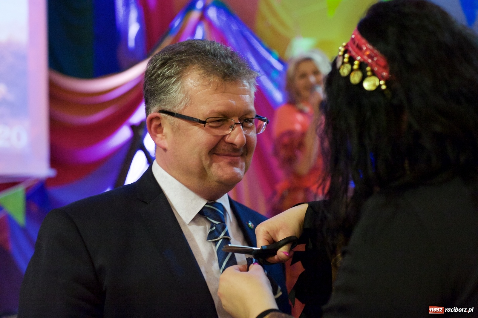 Zdjęcie w galerii na portalu naszraciborz.pl: Jadą wozy kolorowe, czyli babski comber w Tworkowie  wiadomości z regionu