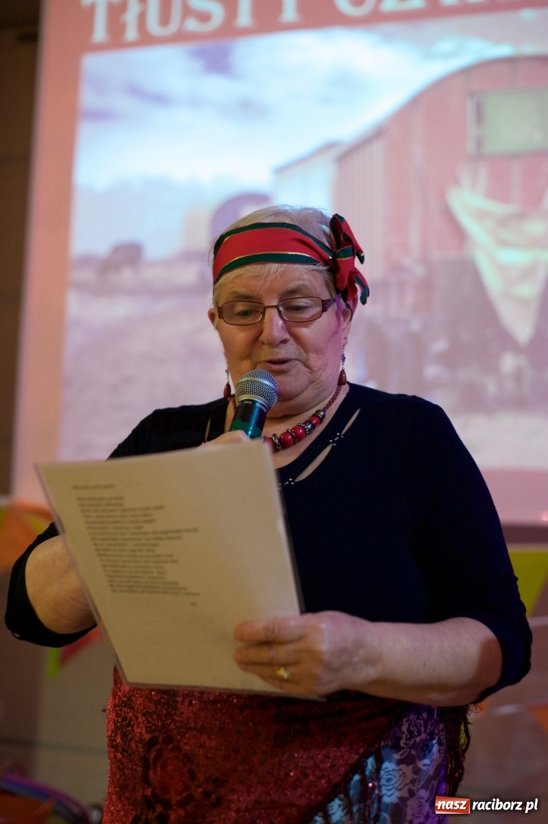 Zdjęcie w galerii na portalu naszraciborz.pl: Jadą wozy kolorowe, czyli babski comber w Tworkowie  wiadomości z regionu